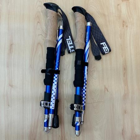 Bastón de trekking ultraligero de aleación de aluminio 7075 con 5 secciones y empuñaduras de corcho, plegable, moderno y ajustable para exteriores. 