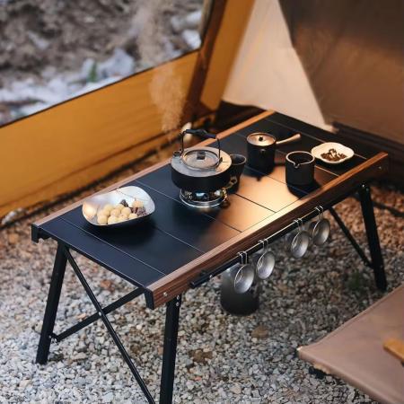 Mesa plegable moderna de camping IGT, mesa de aluminio portátil y ligera para exteriores con bolsa de transporte. 