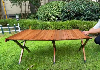 mesa de madera para acampar